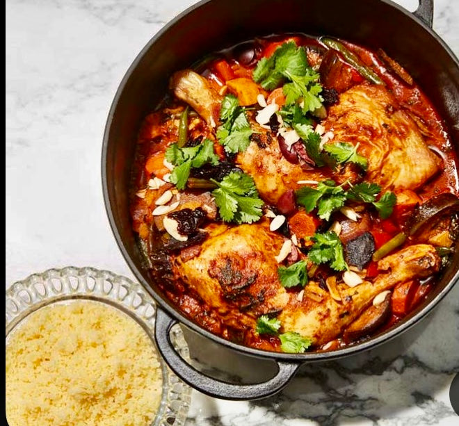 Tajine van hoevekip, abrikoos, amandel, couscous