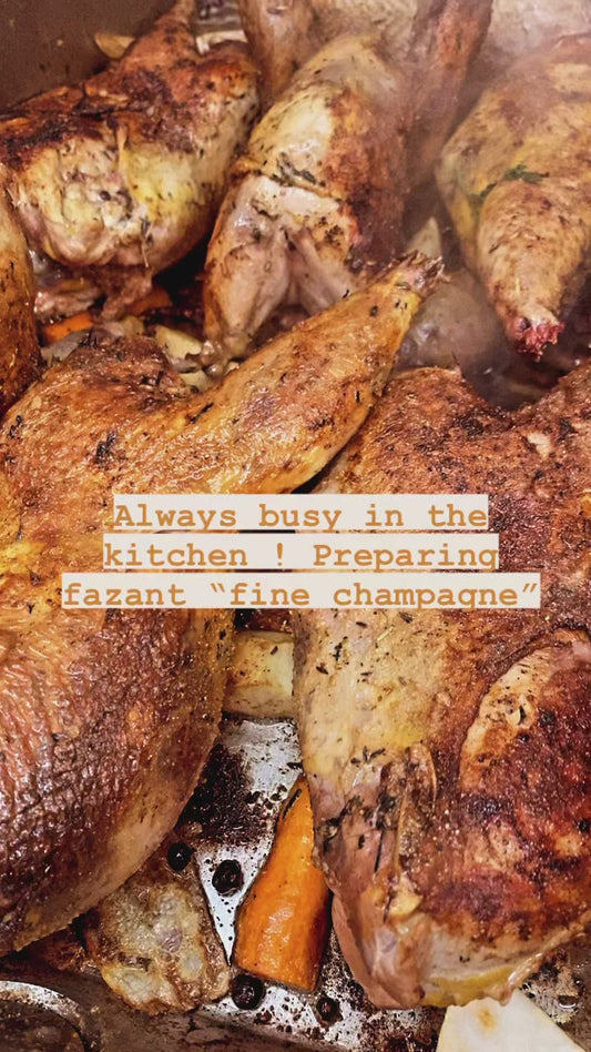 Fazant 'fine champagne', verse veenbesjes, gebakken appeltje en witloof