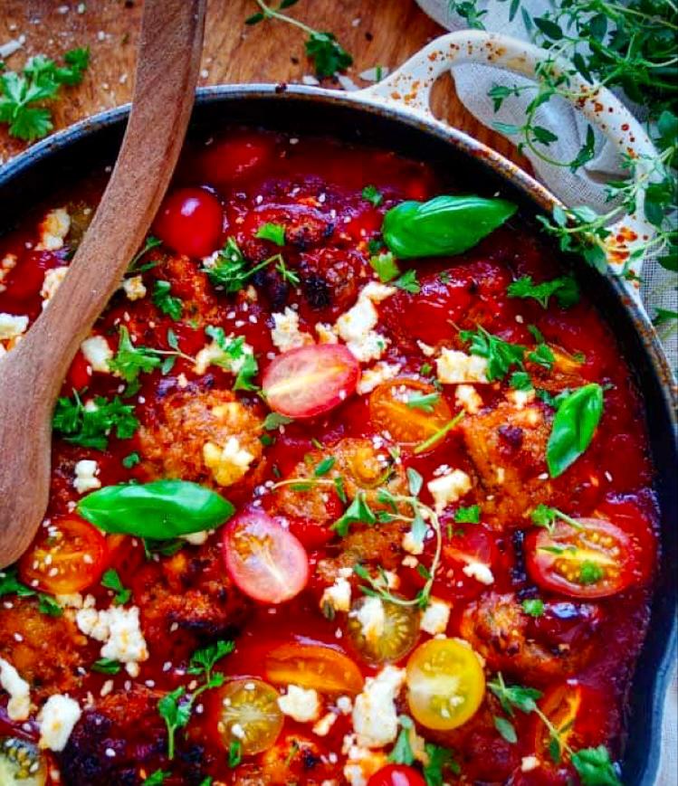 Griekse gehaktballetjes in tomatensaus, orzo
